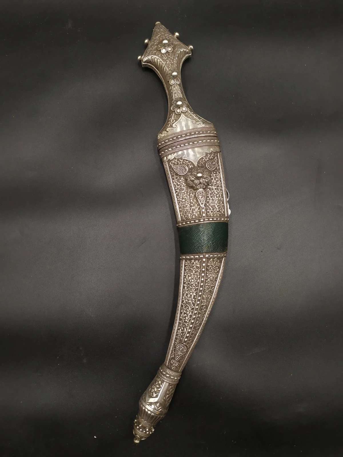 اسلحة و دروع