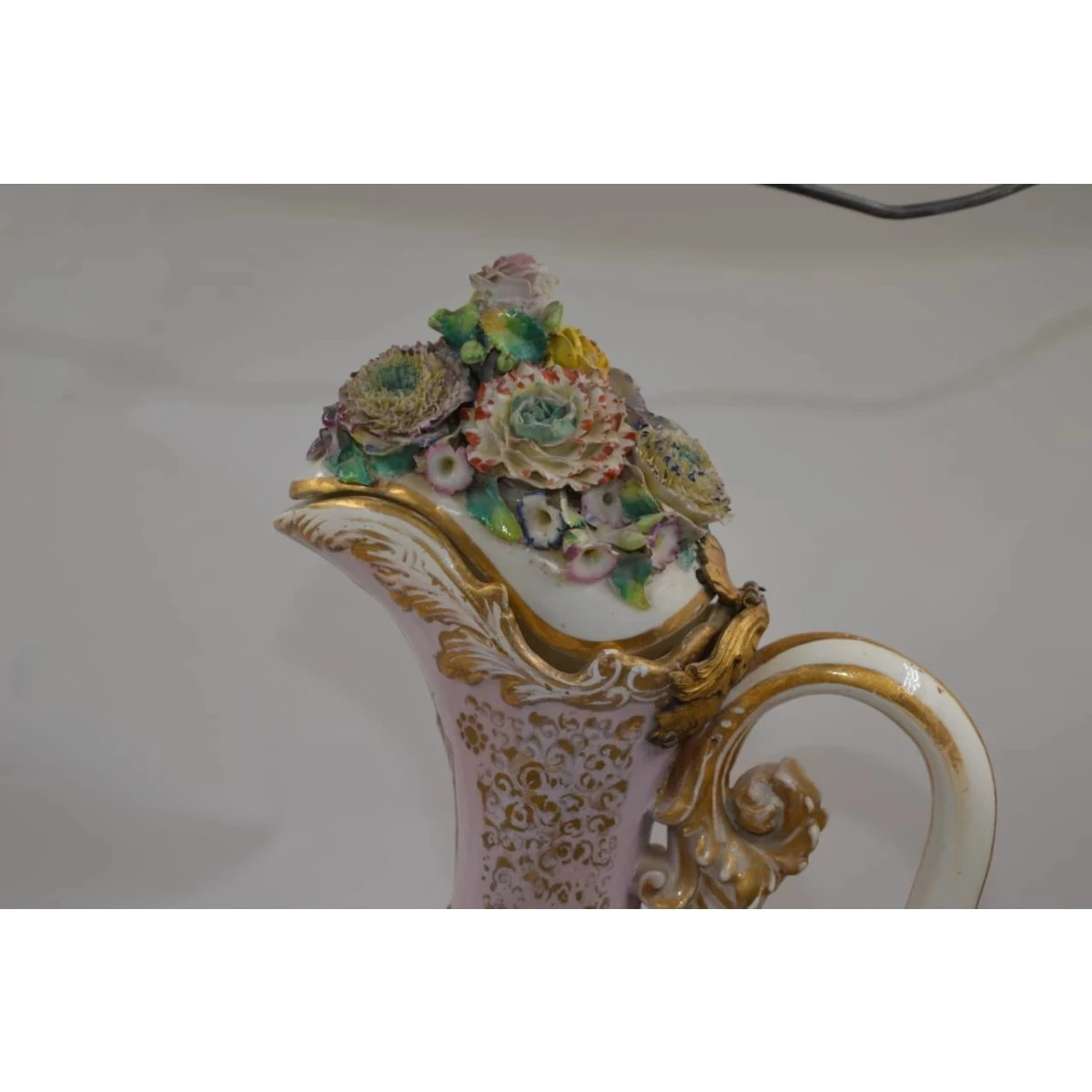 Monumental porcelain ewer "Ashurelik"