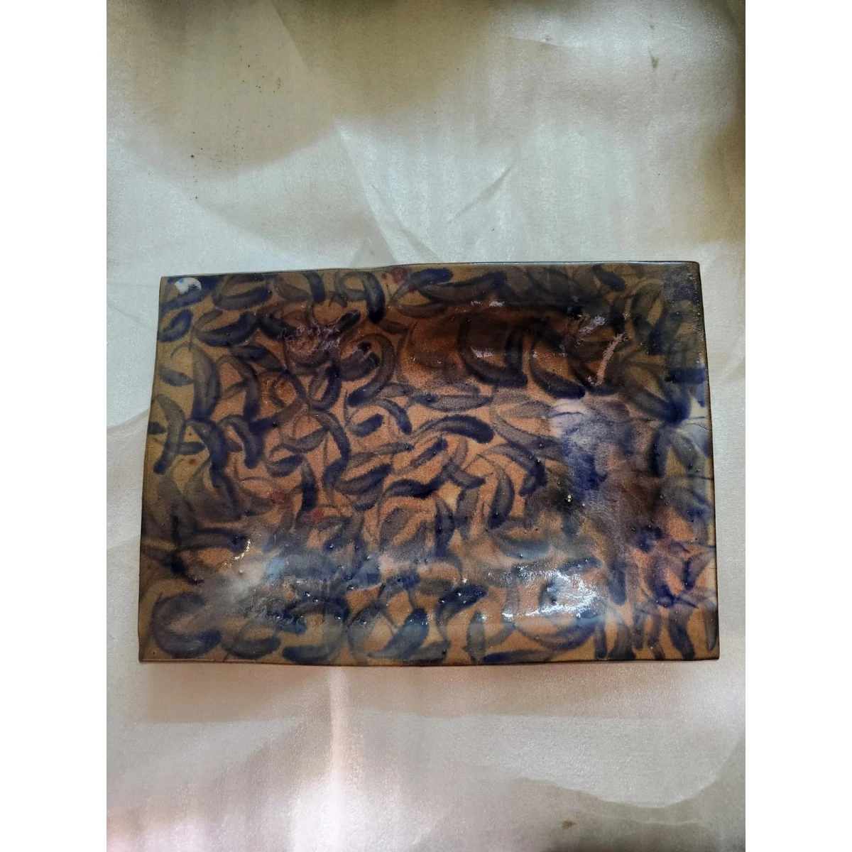 Polychrome ceramic plate